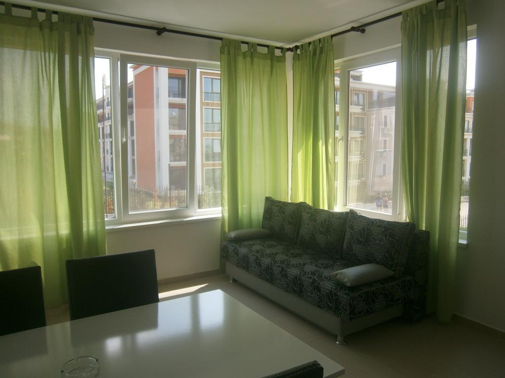 Anna Marina Apartments Sveti Vlas Esterno foto