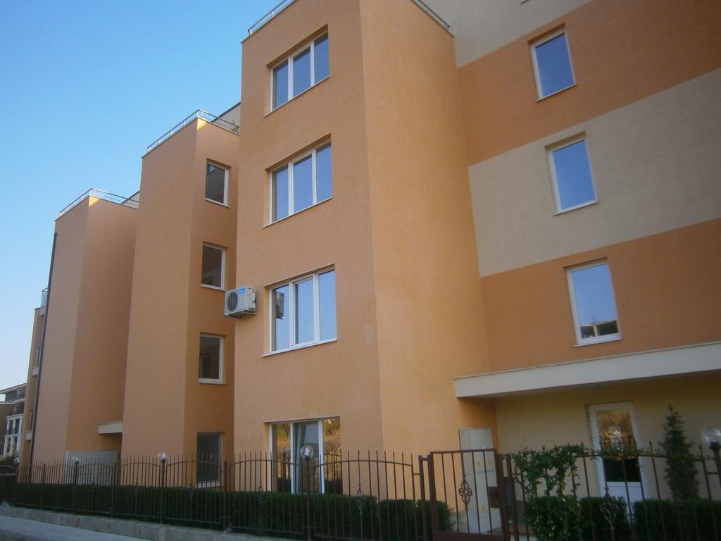 Anna Marina Apartments Sveti Vlas Esterno foto