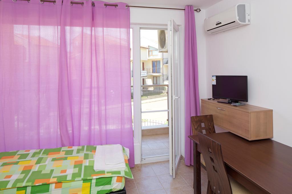 Anna Marina Apartments Sveti Vlas Esterno foto