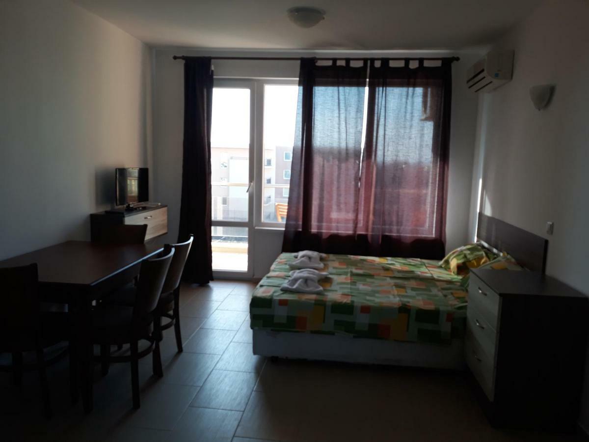 Anna Marina Apartments Sveti Vlas Esterno foto